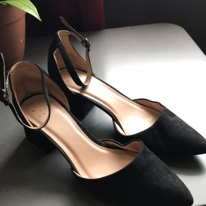 A new Day closed pumps